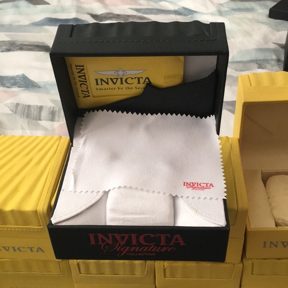 Invicta watch cases with pillows - Picture 5 of 5